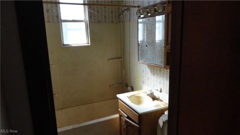 Single Family Residence in Newell WV 715 Jefferson St 9.jpg