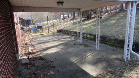 Single Family Residence in Newell WV 715 Jefferson St 16.jpg