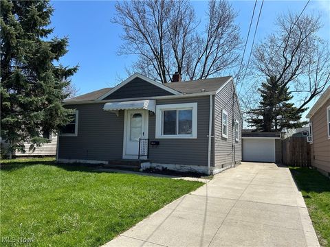 Single Family Residence in Cleveland OH 13505 Carrington Avenue.jpg