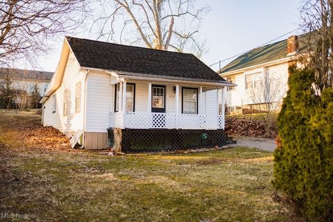 Single Family Residence in Parkersburg WV 713 Hillcrest Street St.jpg