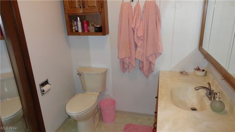 Single Family Residence in Chester WV 2068 Lincoln Highway 14.jpg