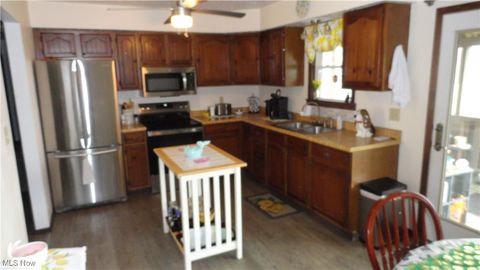 Single Family Residence in Chester WV 2068 Lincoln Highway 9.jpg