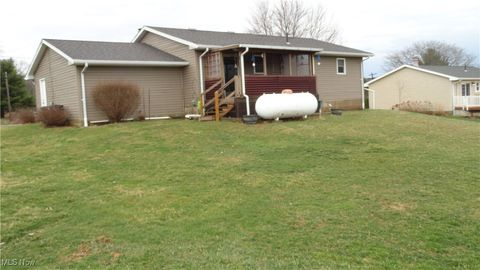 Single Family Residence in Chester WV 2068 Lincoln Highway 5.jpg