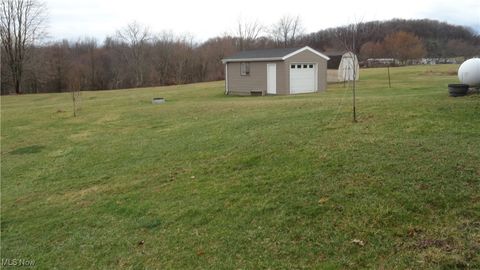 Single Family Residence in Chester WV 2068 Lincoln Highway 4.jpg
