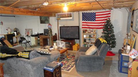 Single Family Residence in Chester WV 2068 Lincoln Highway 25.jpg