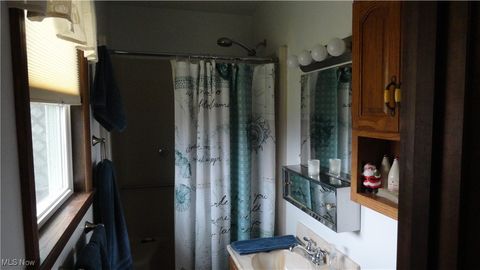 Single Family Residence in Chester WV 2068 Lincoln Highway 19.jpg