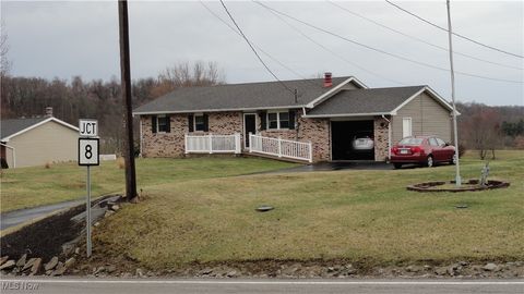 Single Family Residence in Chester WV 2068 Lincoln Highway 1.jpg