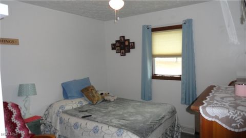 Single Family Residence in Chester WV 2068 Lincoln Highway 20.jpg