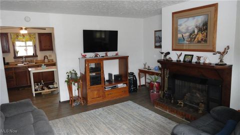 Single Family Residence in Chester WV 2068 Lincoln Highway 11.jpg