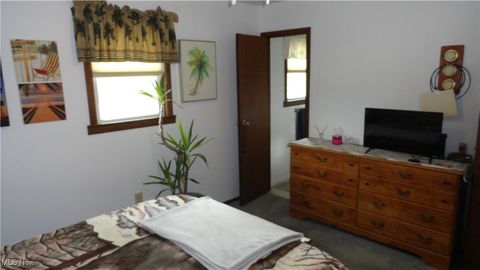Single Family Residence in Chester WV 2068 Lincoln Highway 17.jpg