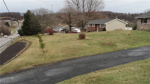 Single Family Residence in Chester WV 2068 Lincoln Highway 2.jpg