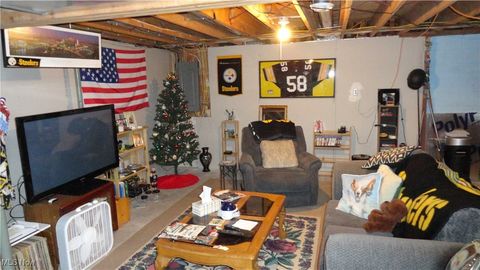 Single Family Residence in Chester WV 2068 Lincoln Highway 26.jpg