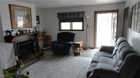 Single Family Residence in Chester WV 2068 Lincoln Highway 12.jpg