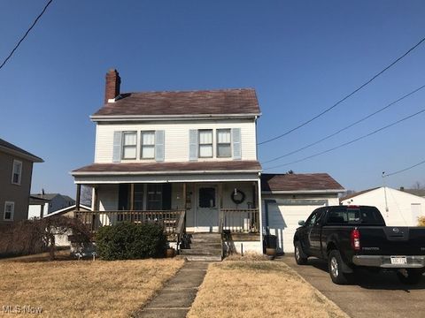 Single Family Residence in Weirton WV 3821 Woodlawn Way.jpg