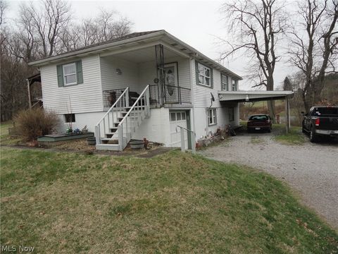 Single Family Residence in New Cumberland WV 1872 Mayhew Road 2.jpg