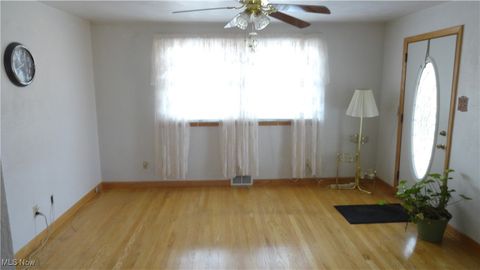 Single Family Residence in New Cumberland WV 1872 Mayhew Road 11.jpg