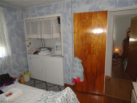 Single Family Residence in New Cumberland WV 1872 Mayhew Road 20.jpg