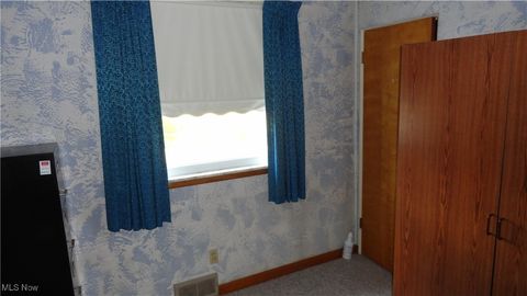 Single Family Residence in New Cumberland WV 1872 Mayhew Road 22.jpg