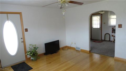Single Family Residence in New Cumberland WV 1872 Mayhew Road 12.jpg