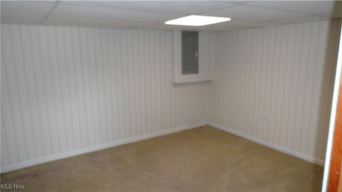 Single Family Residence in New Cumberland WV 1872 Mayhew Road 32.jpg