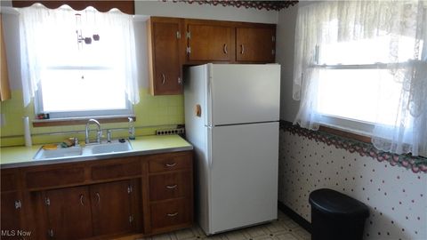 Single Family Residence in New Cumberland WV 1872 Mayhew Road 14.jpg