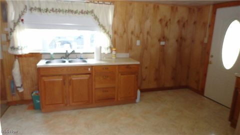 Single Family Residence in New Cumberland WV 1872 Mayhew Road 27.jpg