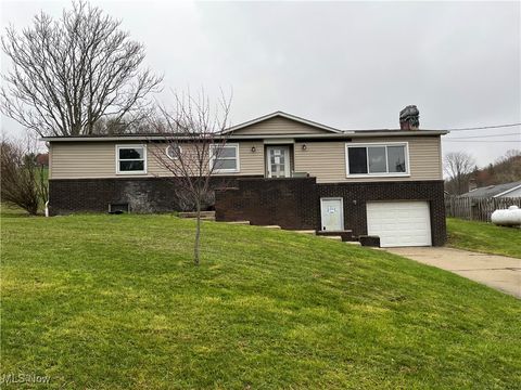 Single Family Residence in New Cumberland WV 48 Parkway Estate.jpg