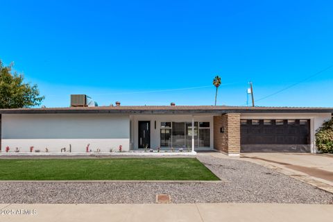 Single Family Residence in Phoenix AZ 1922 JOAN DE ARC Avenue.jpg