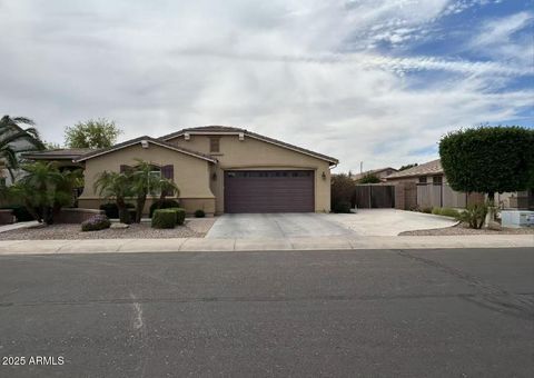 Single Family Residence in Gilbert AZ 2585 E CAROB Drive.jpg