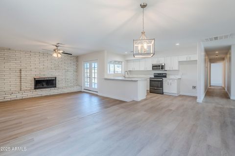 Single Family Residence in Phoenix AZ 2728 REDFIELD Road 7.jpg