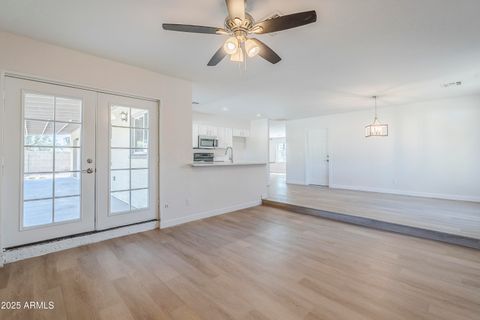 Single Family Residence in Phoenix AZ 2728 REDFIELD Road 8.jpg