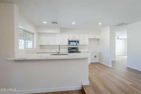 Single Family Residence in Phoenix AZ 2728 REDFIELD Road 6.jpg