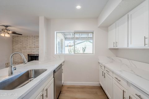 Single Family Residence in Phoenix AZ 2728 REDFIELD Road 5.jpg