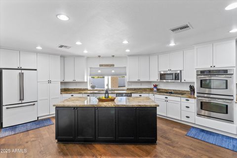 Single Family Residence in Glendale AZ 7126 W JOHN CABOT Road.jpg