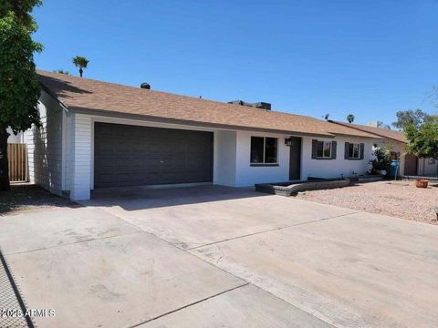 Single Family Residence in Phoenix AZ 4225 ECHO Lane.jpg
