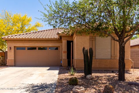Single Family Residence in Buckeye AZ 5401 S DOVE Hollow.jpg
