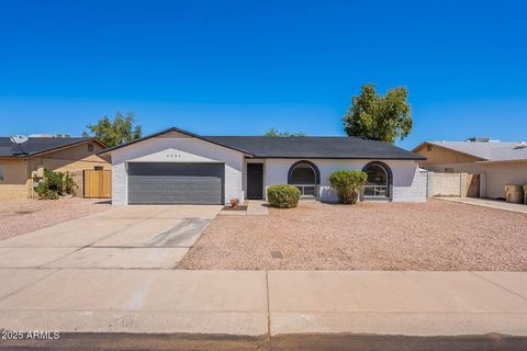 Single Family Residence in Glendale AZ 5534 W CALAVAR Road.jpg