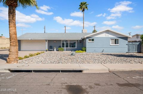 Single Family Residence in Phoenix AZ 1802 E MEADOWBROOK Avenue.jpg