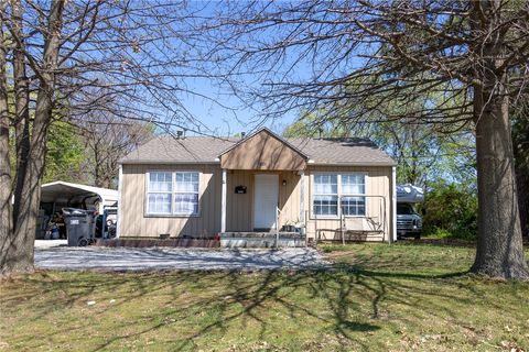 Single Family Residence in Springdale AR 1001 S Turner Street.jpg
