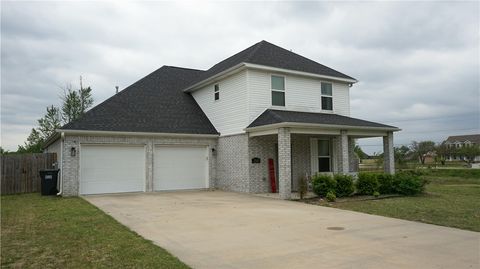 Single Family Residence in Springdale AR 3345 Clearwater Cove.jpg