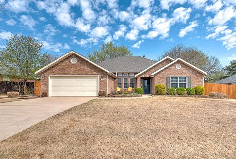 Single Family Residence in Springdale AR 2800 Amberwood Street.jpg