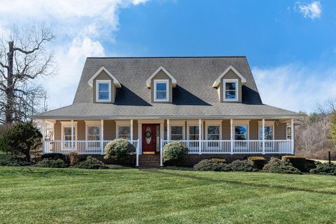 Single Family Residence in STUARTS DRAFT VA 1671 White Hill Rd.jpg