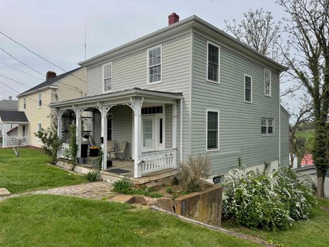 Single Family Residence in STAUNTON VA 805 Sudbury St.jpg