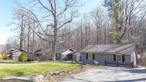 Single Family Residence in LYNDHURST VA 900 Love Rd.jpg