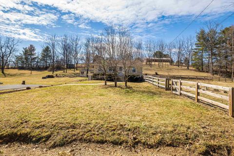 Single Family Residence in STUARTS DRAFT VA 899 Old White Hill Rd.jpg