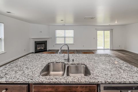 Single Family Residence in Boiling Springs SC 5077 Pratt Drive 9.jpg