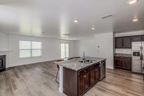 Single Family Residence in Boiling Springs SC 5077 Pratt Drive 6.jpg