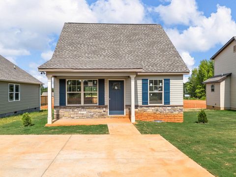 Single Family Residence in Spartanburg SC 549 Molly Parker Lane.jpg