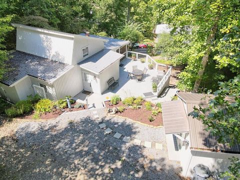 Single Family Residence in Hiawassee GA 1056 Sky Hawk Mountain Drive.jpg