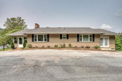 Single Family Residence in Blairsville GA 497 Hidden Lake Road.jpg